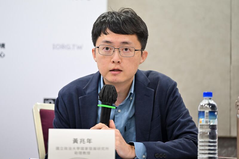 政治大學國發所助理教授黃兆年指,中國官媒駐台記者除了採訪還負責政治宣傳任務。(鍾廣政攝)