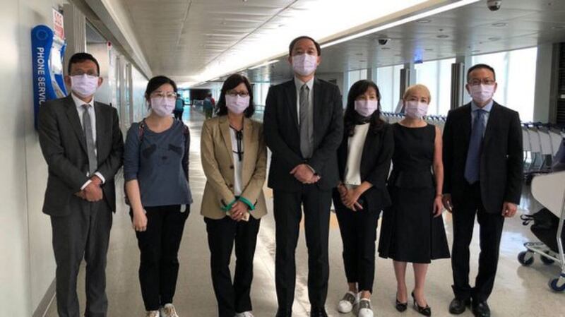 台湾驻香港办事处七名官员20日离港返台。(陆委会提供)