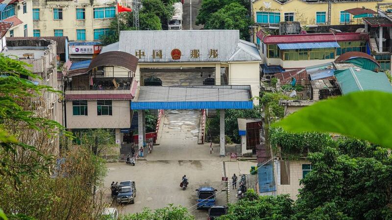 တရုတ်ပြည်နယ်စပ်၊ လိုင်ဇာမြို့ရှိ တရုတ်-မြန်မာနယ်စပ်ဂိတ်ကို ၂၀၂၄ ခုနှစ်၊ အောက်တိုဘာ ၁၉ ရက်နေ့က တွေ့ရစဉ်။ (Citizen Photo)