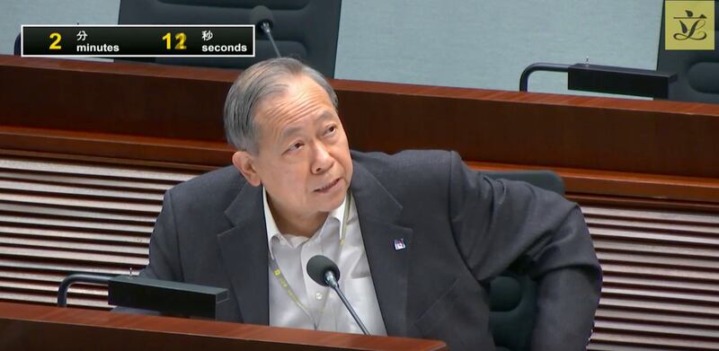 立法會議員黎棟國建議「舊制」紀律部隊的退休年紀延長至60歲，但建議不被接納。（立法會直播影片截圖）