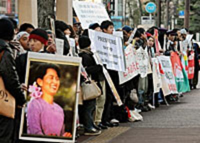 tokyo_foreign_demo_200px.jpg
