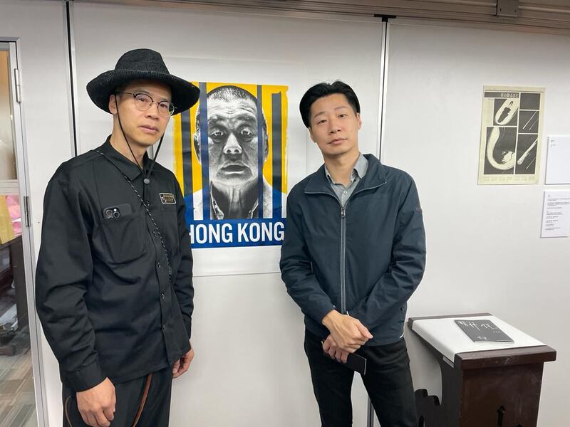 黄国才(图左)表示,香港容不下艺术创作,海外港人接力展示香港精神。(陈子非摄)