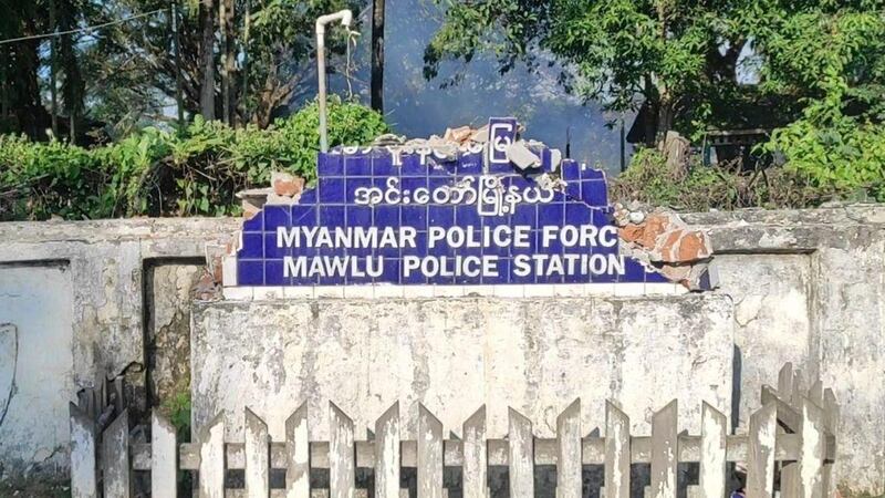 KIA၊ ABSDF၊ PDF နှင့်ပူးပေါင်းတပ်ဖွဲ့များ သိမ်းပိုက်ခဲ့သည့် အင်းတော်မြို့ ရဲစခန်းအား ၂၀၂၃ ခုနှစ်၊ ဒီဇင်ဘာ ၁၃ ရက်နေ့ကတွေ့ရစဉ်။ (ဓာတ်ပုံ - မြေလတ်အသံ)