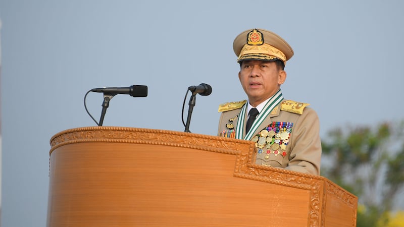 minaunghlaing.jpg