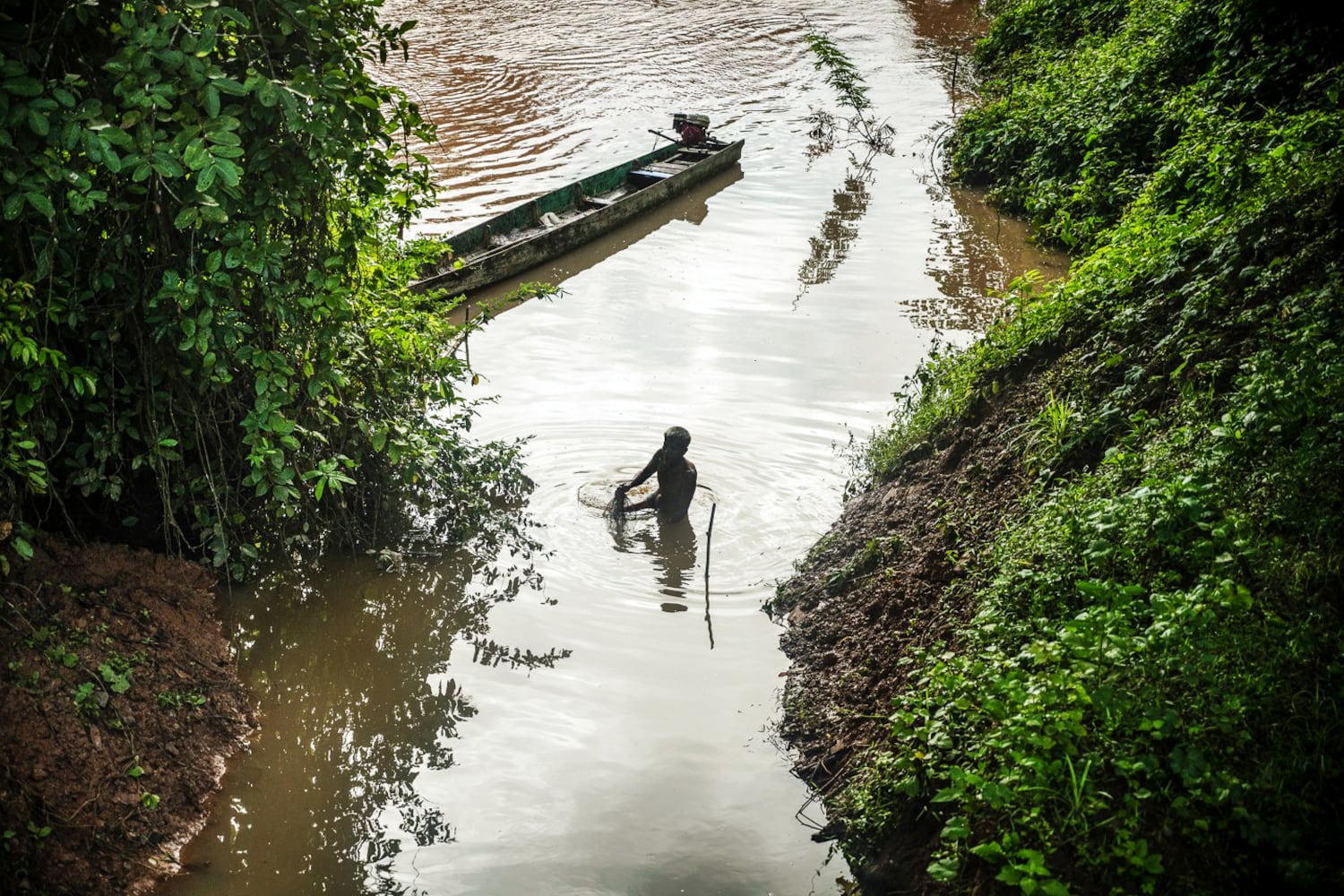 Residents: Scam center workers smuggled into Cambodia via the Mekong River