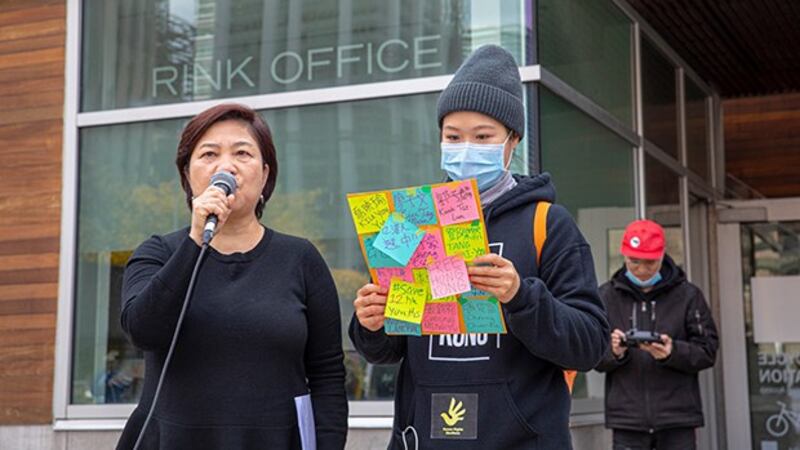 冯玉兰(左)称到海外的香港民主人士将凝聚更多进步的国际力量 (港加联脸书)