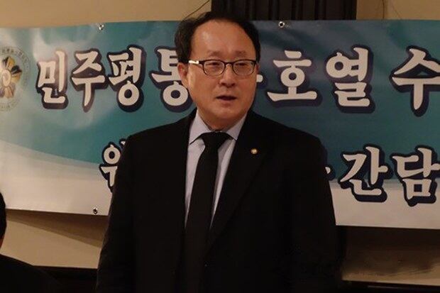 유호열 민주평통 수석부의장이 14일 워싱턴DC 근교에서 열린 기자간담회에서 발언하고 있다. 