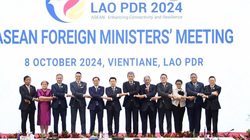 လာအိုနိုင်ငံ၊ ဗီယန်ကျင်းမြို့တွင် ကျင်းပသည့် အာဆီယံနိုင်ငံခြားရေး ဝန်ကြီးများ အစည်းအဝေးအား ၂၀၂၄ ခုနှစ်၊ အောက်တိုဘာလ ၈ ရက်နေ့က တွေ့ရစဉ်။ (Ministry of Foreign Affairs Myanmar Photo)