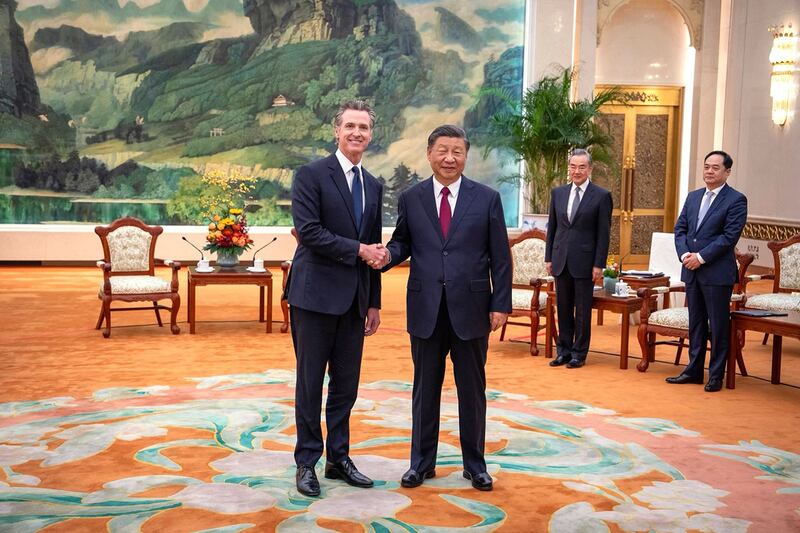 2023年10月25日,美国加州州长加文·纽森(Gavin Newsom)在北京会晤了中国国家主席习近平。(美联社)