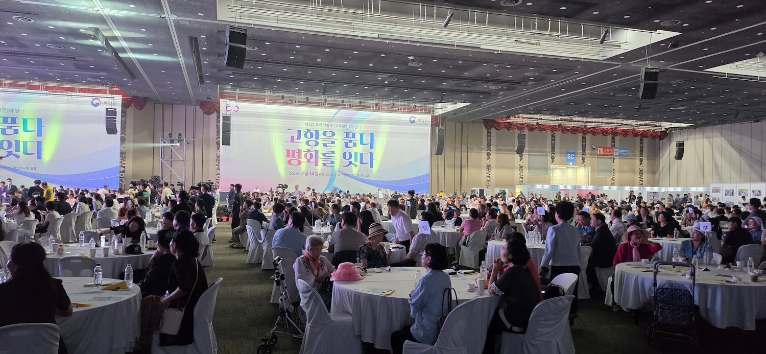 이 대통령 “‘북향민’ 경험, 남북 미래 준비 자산”