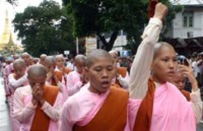 nun-burma200.jpg