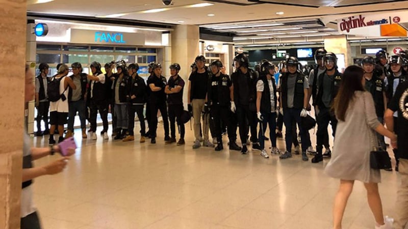 2019年7月14日,泰瑞·李参加沙田游行时拍摄的警察照片。(泰瑞·李提供,独家首发)