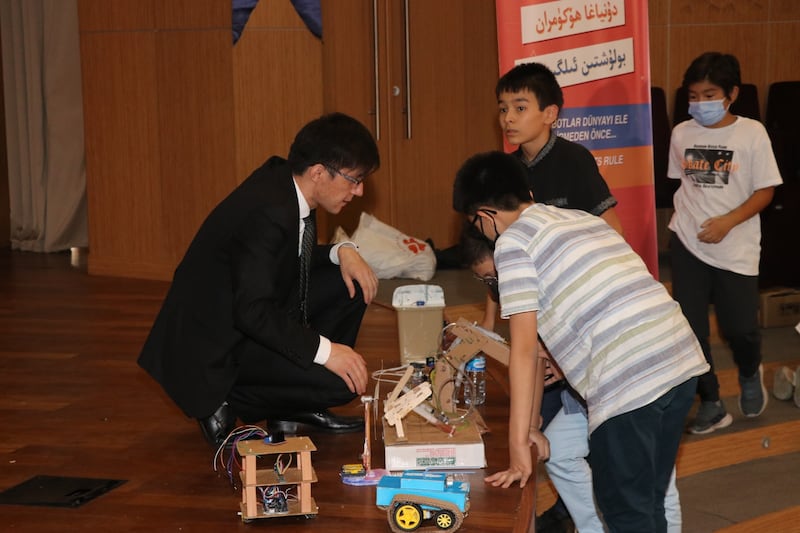 UyghurStem-Robot-Korgezmisi-2021-02.jpg