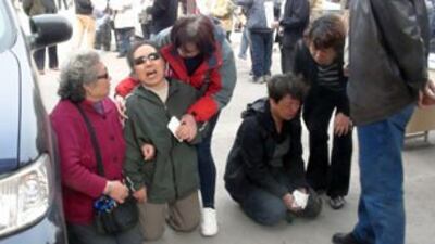 图片:3月10日,北京丰台区南苑乡村民到乡政府跪地请愿。(村民提供/首发)