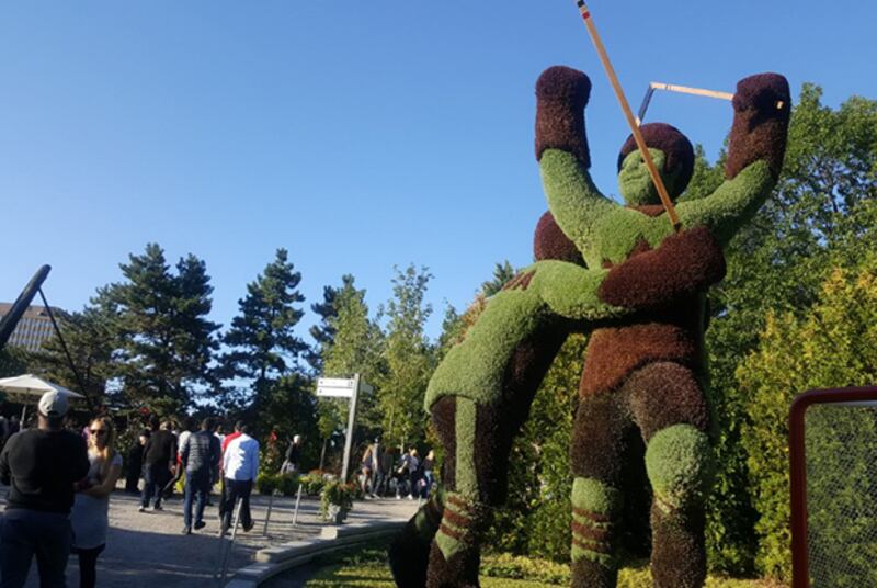 오타와에서 캐나다 독립 150주년을 맞으며 준비한 거대한 식물조각상.