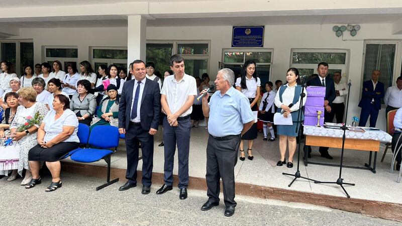 بايسېيىت يېزىسىدىكى ئىسمايىل تايىروف نامىدىكى ئوتتۇرا مەكتەپتە ئوتكەن بىرىنچى قوڭغۇراق مۇراسىمىدىن كۆرۈنۈش. 2024-يىلى 1-سېنتەبىر. ئالمۇتا ۋىلايىتى