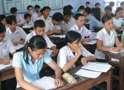 Học sinh lớp 9 ở Cà Mau đang luyện thi để chuẩn bị cho kỳ tuyển sinh vào lớp 10. Photo courtesy of baoanhdatmui.vn