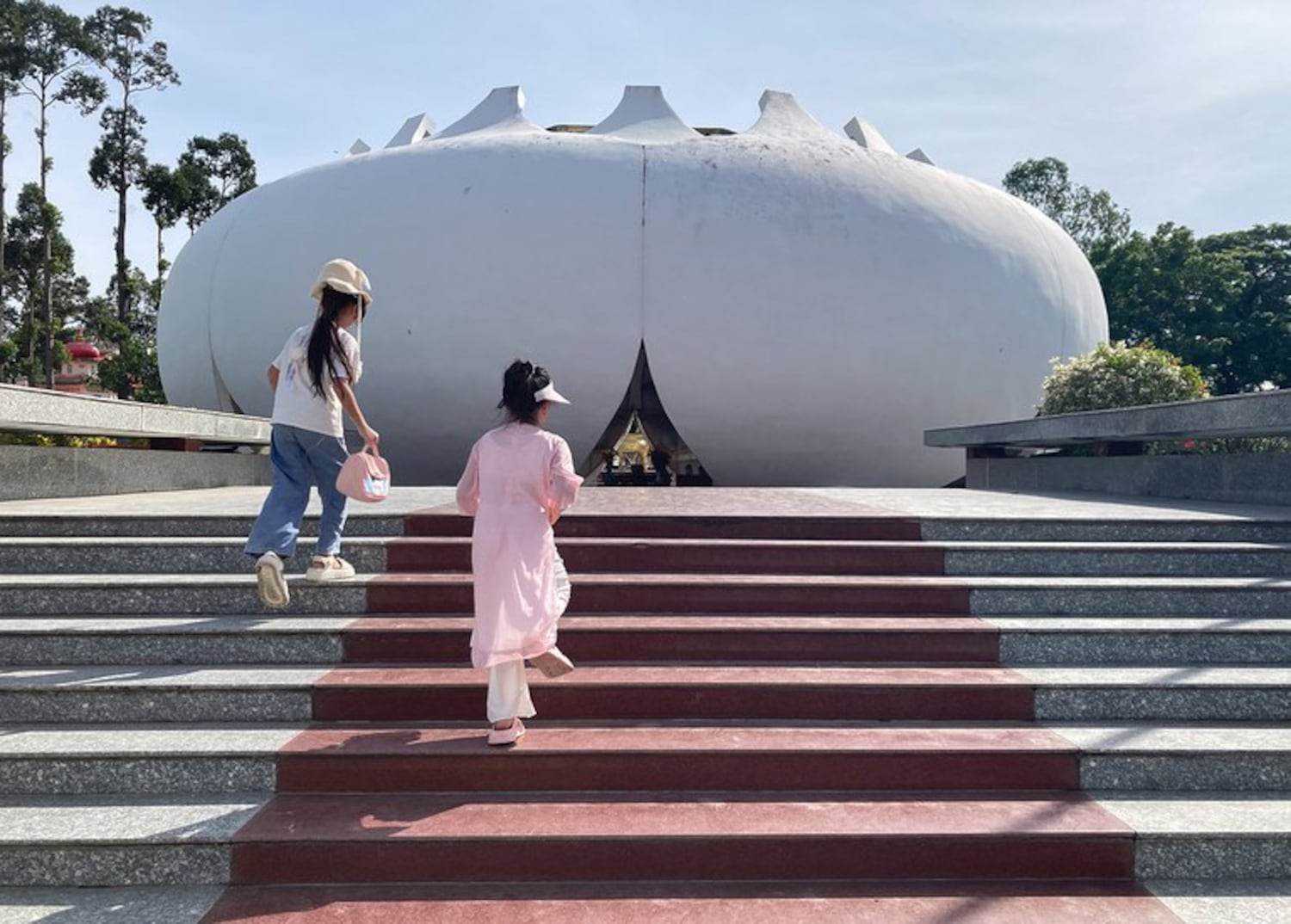Đài tưởng niệm nạn nhân Vụ thảm sát Ba Chúc tại thị trấn Ba Chúc, tỉnh An Giang, Việt Nam. Ảnh chụp ngày 20/8/2024. Nguồn ảnh: RFA