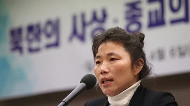 북한 정치범수용소인 18호 북창관리소 출신인 임순복 씨가 지난 4월 서울 중구 한국프레스센터에서 열린 '북한의 사상·종교의 자유 및 강제억류 선교사 송환 촉구 기자회견'에서 정치범수용소 내 지하교인 강제실종과 관련해 증언하고 있다.