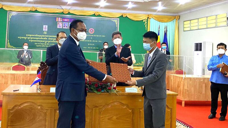 Prahsihanouk vill and china sign on mine_26_10_2021_by_Mine_authoritie_Facebook.jpg