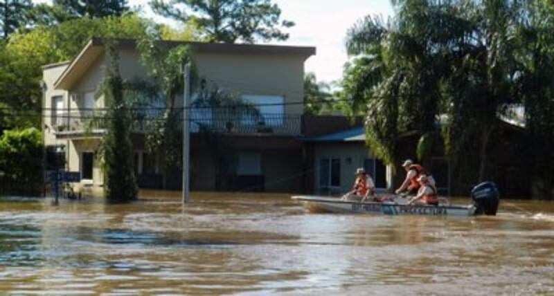 Một đường phố bị ngập lụt ở Concordia, tỉnh Entre Rios, Argentina, vào ngày 29 tháng 12 năm 2015. AFP photo