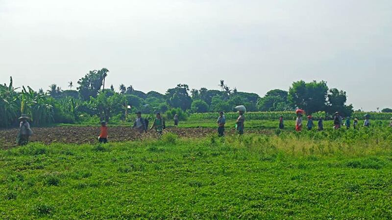 စစ်ကိုင်းတိုင်း၊ ခင်ဦးမြို့နယ်အတွင်း စစ်ကောင်စီတပ်ဝင်ရောက်နေသောကြောင့် ထွက်ပြေးနေကြရသည့် ဒေသခံများအား ၂၀၂၃ ခုနှစ်၊ ဇွန်လ ၂ ရက်နေ့က တွေ့ရစဉ်။ (ဓာတ်ပုံ - ကိုလူချော)