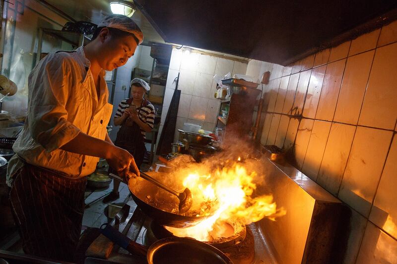 中国人的高钠饮食习惯，导致心血管死亡率高居不下。（路透社）