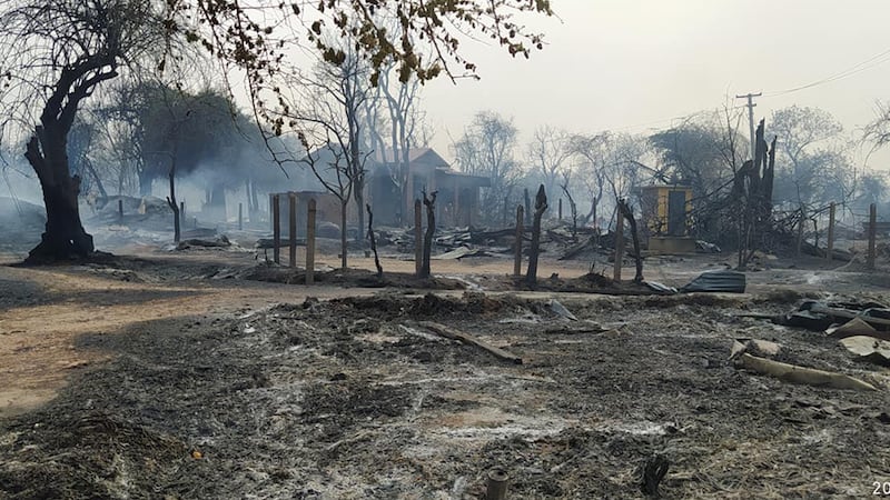 မီးရှို့ခံရသည့် ဝက်လက်မြို့နယ် ရွာနန်းရွာကို ၂၀၂၂ ခုနှစ် ဧပြီလ ၇ ရက်နေ့တွင် တွေ့ရစဥ် (ဓါတ်ပုံ - ဝက်လက် မြို့နယ် နယ်စည်းမခြား တော်လှန်ရေး အင်အားစု)