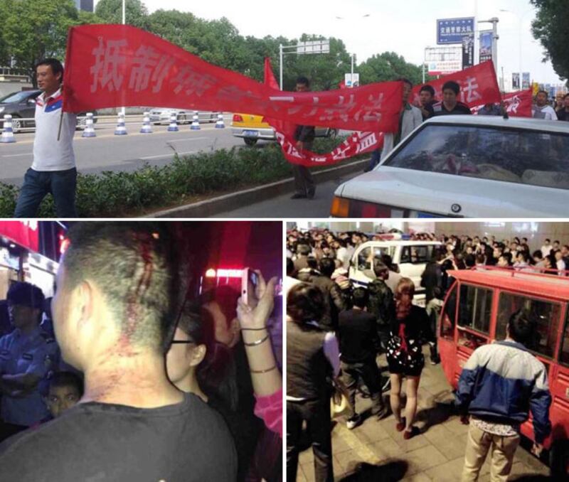 下圖:2013年10月30日,浙江省溫嶺市九龍彙商業步行街夜市,城管帶領黑社會流氓執法,命令流氓毆打一名小販,致其頭破血流,數百群眾不滿將現場包圍。上圖:10月31日,小販被打後翌日,攤販們見同行被打不甘受屈,不滿警方不為小販主持公道,舉行遊行抗議。(目擊者攝)