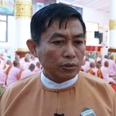 ပဲခူးတိုင်းဒေသကြီး ဝန်ကြီးချုပ် ဦးဝင်းသိန်း ကို တွေ့ရစဉ်
