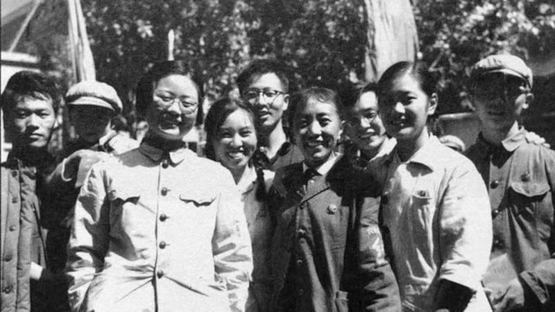 “文革”时期的一幅“红卫兵”合影(泽仁多吉摄影)