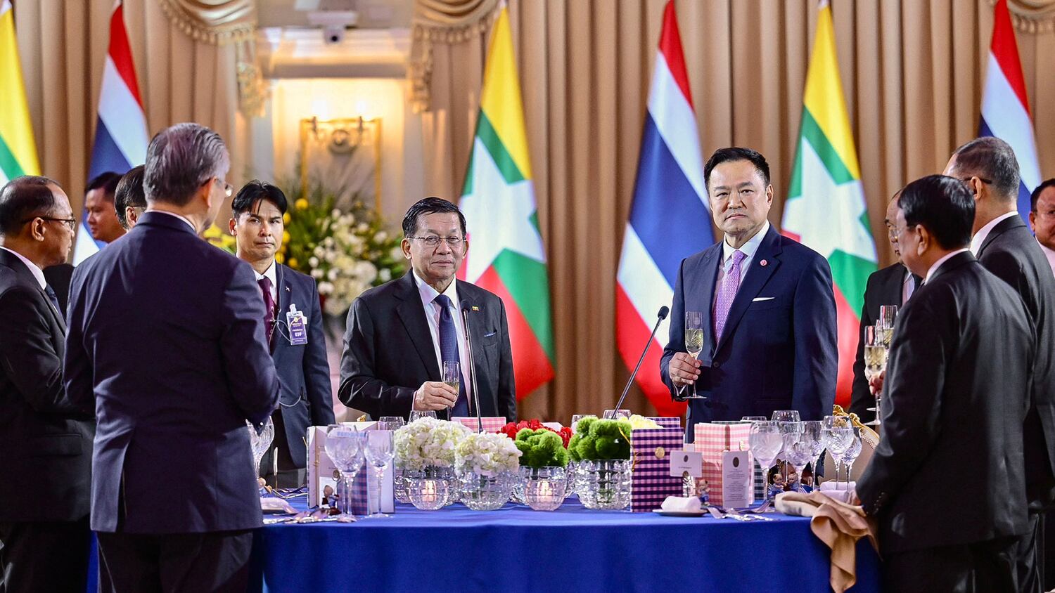 စစ်ခေါင်းဆောင်ဟောင်းရဲ့ ထိုင်းခရီးစဉ်စတင်