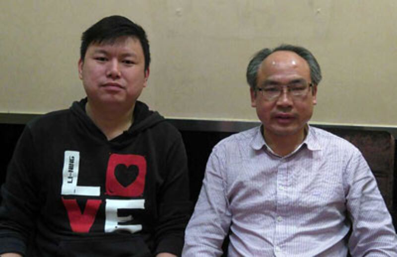 黃靜怡的代表律師劉正清（右）對案件結果不抱樂觀。（現場人士攝）