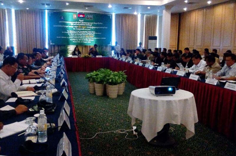 សន្និសីទ​កាសែត​អំពី​ផល​ប៉ះពាល់​នៃ​គ្រោះ​ទឹកជំនន់​នៅ​ឆ្នាំ​២០១៤ នា​សណ្ឋាគារ​​កាំបូឌីយ៉ាណា (Cambodiana) រាជធានី​ភ្នំពេញ នៅ​ថ្ងៃ​ទី​២១ សីហា ២០១៤។