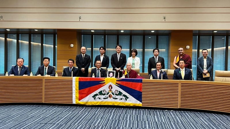 Zeekgyab Rinpoche Appeals to Japanese parliamentarians (1).jpg