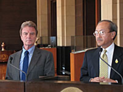 kouchner_nitya_30-10-07_200.jpg
