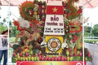 Trái cây được xếp tại một lễ hội trái cây ở Bình Dương. RFA photo 