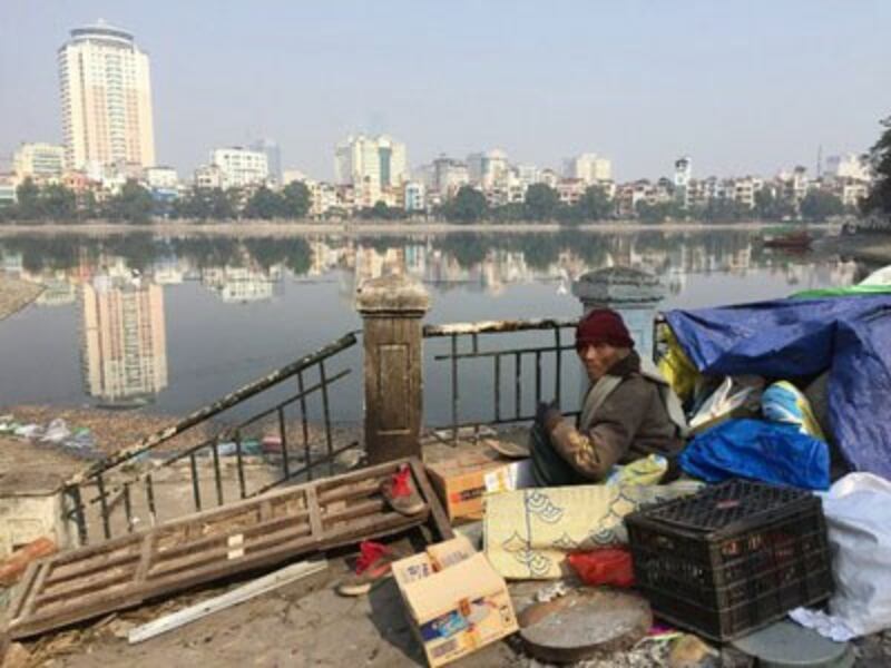 Một người vô gia cư ở Hà Nội chụp hôm 8/2/2016.