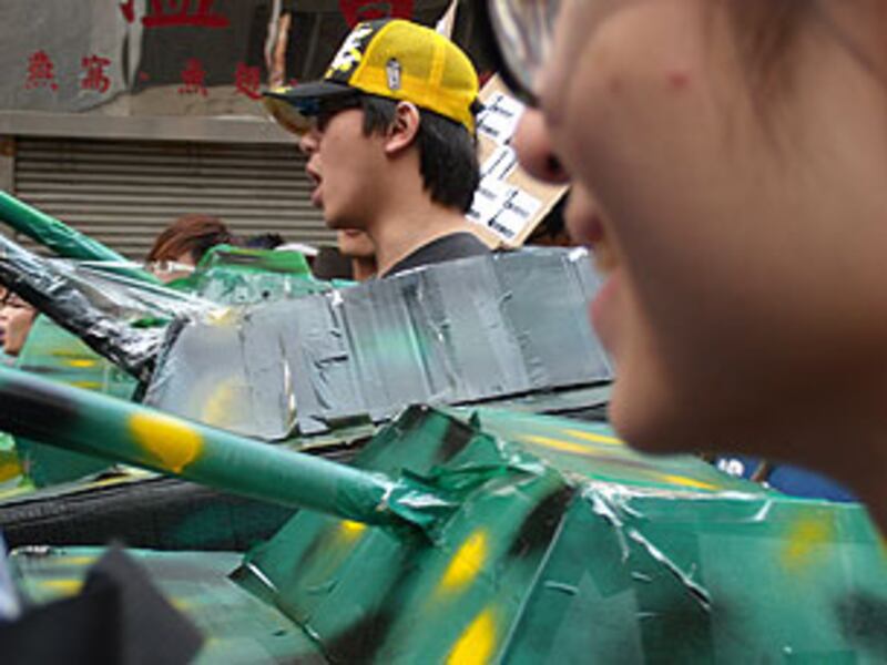 HK_protest_tank350.jpg
