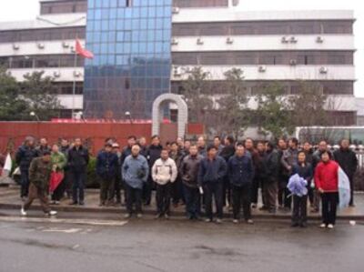 图片:随州民办教师到区政府上访请愿(民生观察提供)