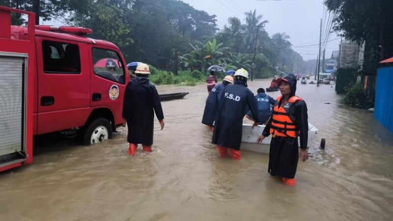 ပဲခူးမြို့ပေါ်တွင် မိုးသည်းထန်စွာရွာသွန်းမှုကြောင့် ရေကြီးနေမှုအား ၂၀၂၃ ခုနှစ် အောက်တိုဘာလ ၈ ရက်နေ့က တွေ့ရစဉ်။ (Photo: Myanmar Fire Services Department)
