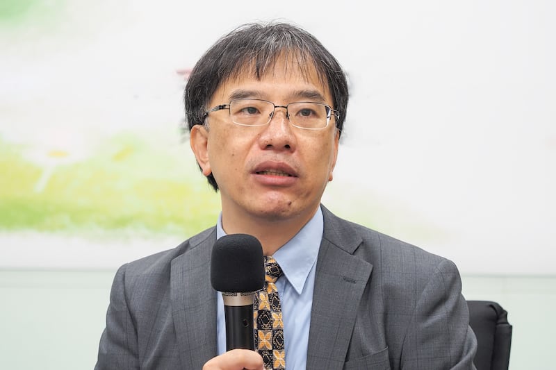 台灣教授協會會長陳俐甫表示,高失業率和長期經濟前景暗淡,成為中國年輕人移民外國的動力。(鍾廣政攝)