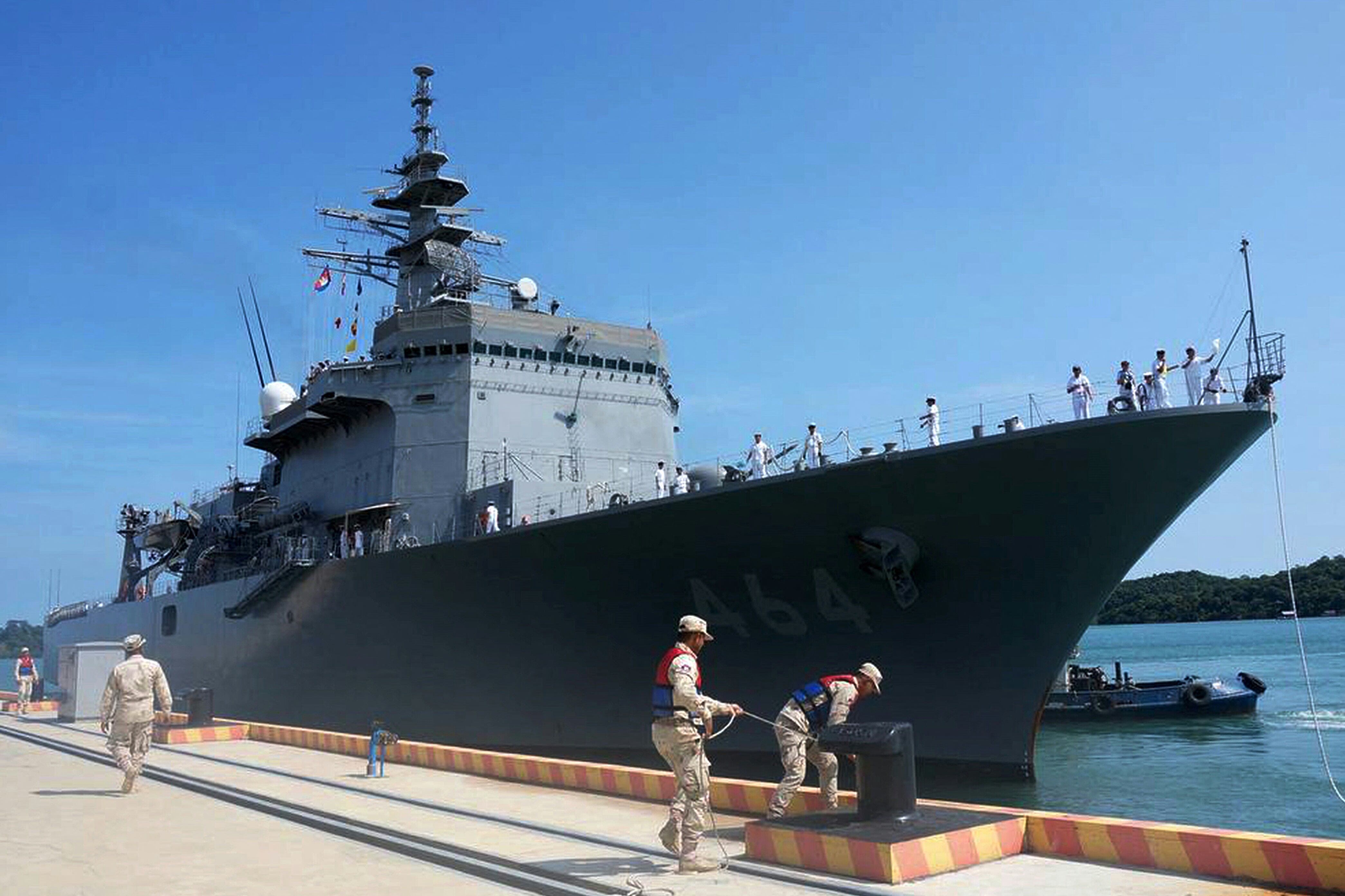 នាវាកងកម្លាំងស្វ័យការពារដែនសមុទ្រជប៉ុន (JMSDF) ឈ្មោះបុណហ្គូ (Bungo) និងអ៊ីតាជីម៉ា (Etajima) ចូលចតនៅកំពង់ផែទ័ពជើងទឹករាម នៅថ្ងៃទី១៩ ខែមេសា ឆ្នាំ២០២៥។