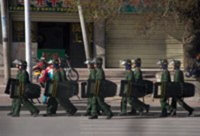 Lhasa-soldiers080327-200.jpg