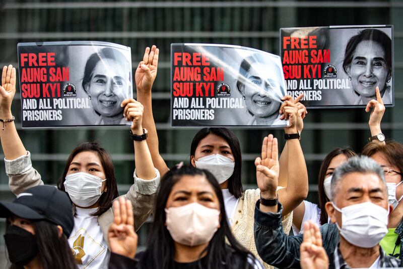 ဒေါ်အောင်ဆန်းစုကြည်ကို လွှတ်ပေးဖို့ မြန်မာနိုင်ငံသားတွေ ဂျပန်နိုင်ငံ တိုကျိုမြို့တွင် ၂၀၂၂ ခုနှစ် မေလ ၂၂ ရက်နေ့မှာ ဆန္ဒပြစဥ် (AFP Photo)