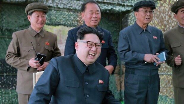 김정은 국방위원회 제1위원장이 잠수함발사 탄도미사일(SLBM) 수중시험발사를 참관했다고 조선중앙통신이 24일 보도했다.