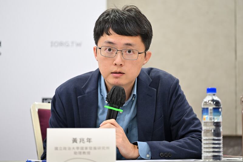 政治大學助理教授黃兆年指，明年大選前如果「疑美論」持續泛濫，將影響泛綠陣營選情。（鍾廣政攝）
