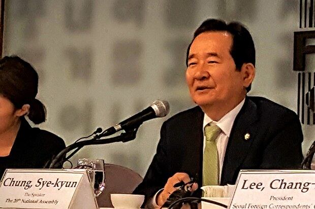 정세균 국회의장이 28일 서울 외신기자클럽 회견에 참석해 발언하고 있다.   
