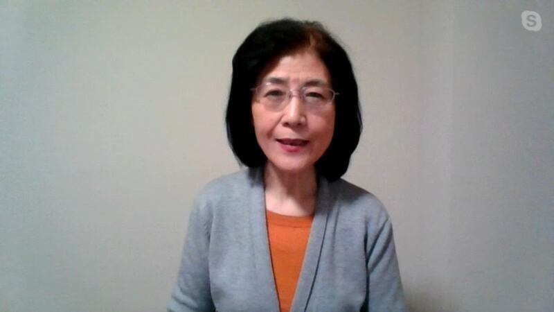 前中共中央党校教授蔡霞（中）。（RFA）