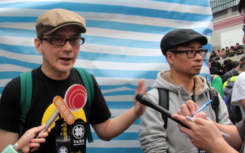 歌手黃耀明在金鐘清場現場。（粵語部文宇晴拍攝）